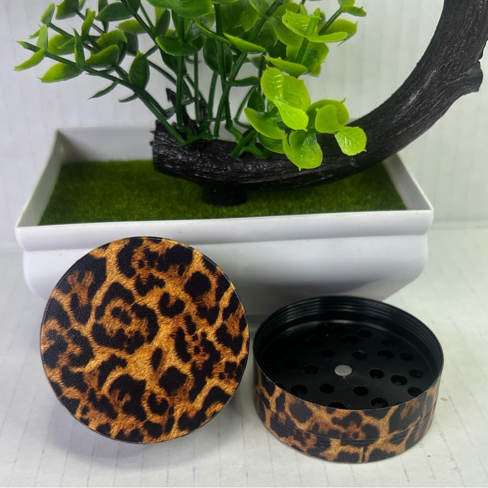 50mm 4-Layer Metal Grinder – Leopard Print, Durable Grinder, Smoke accessories